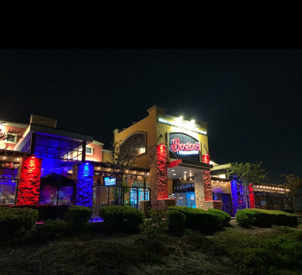 Night image of Fontana restaurant