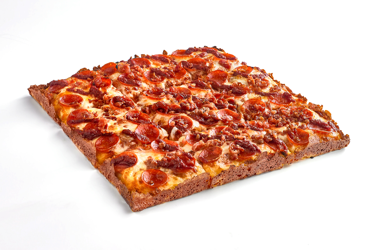 photo of bacon and pepperoni squarefooter.